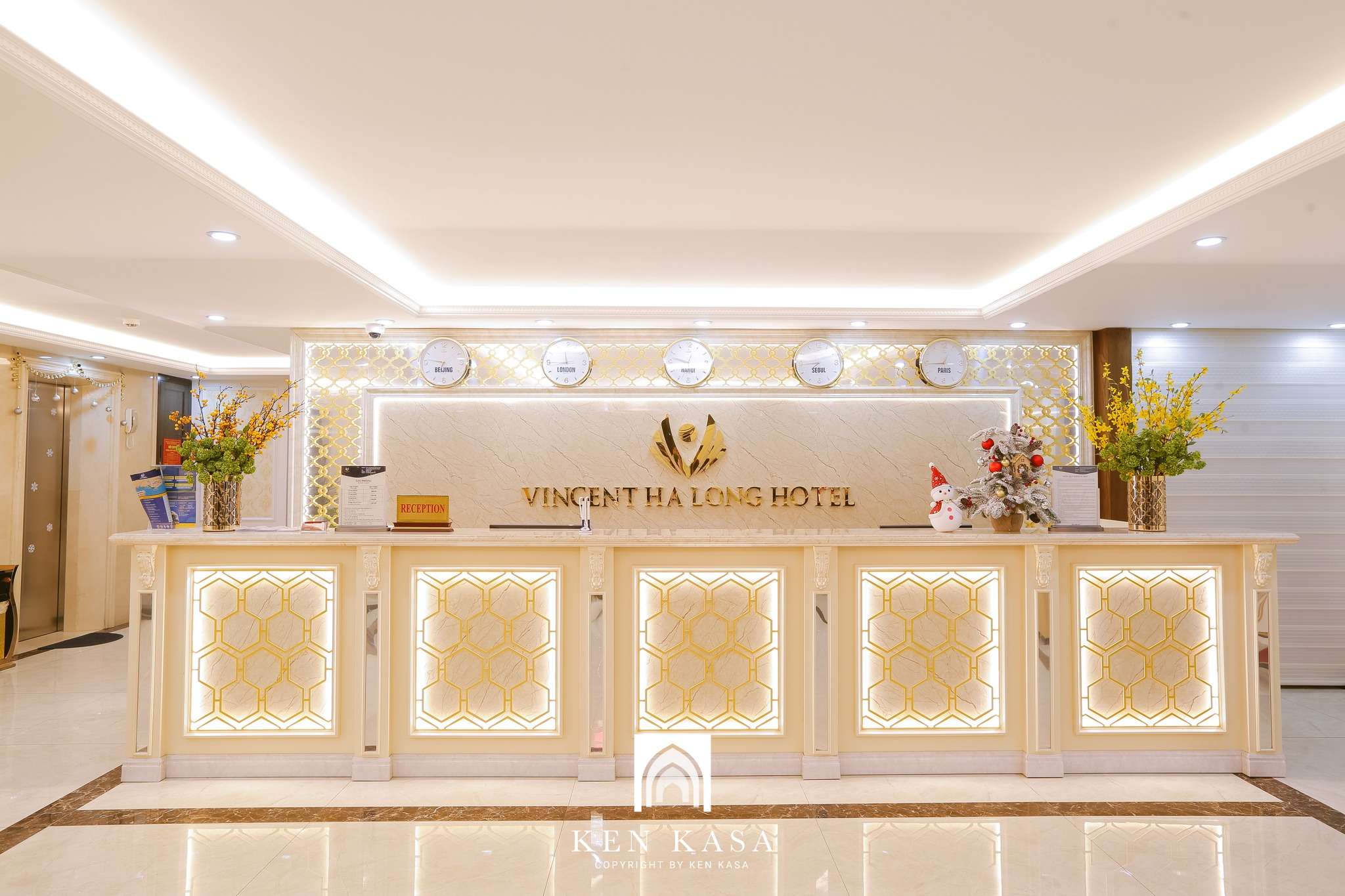 Quầy lễ tân của Vincent Ha Long Hotel